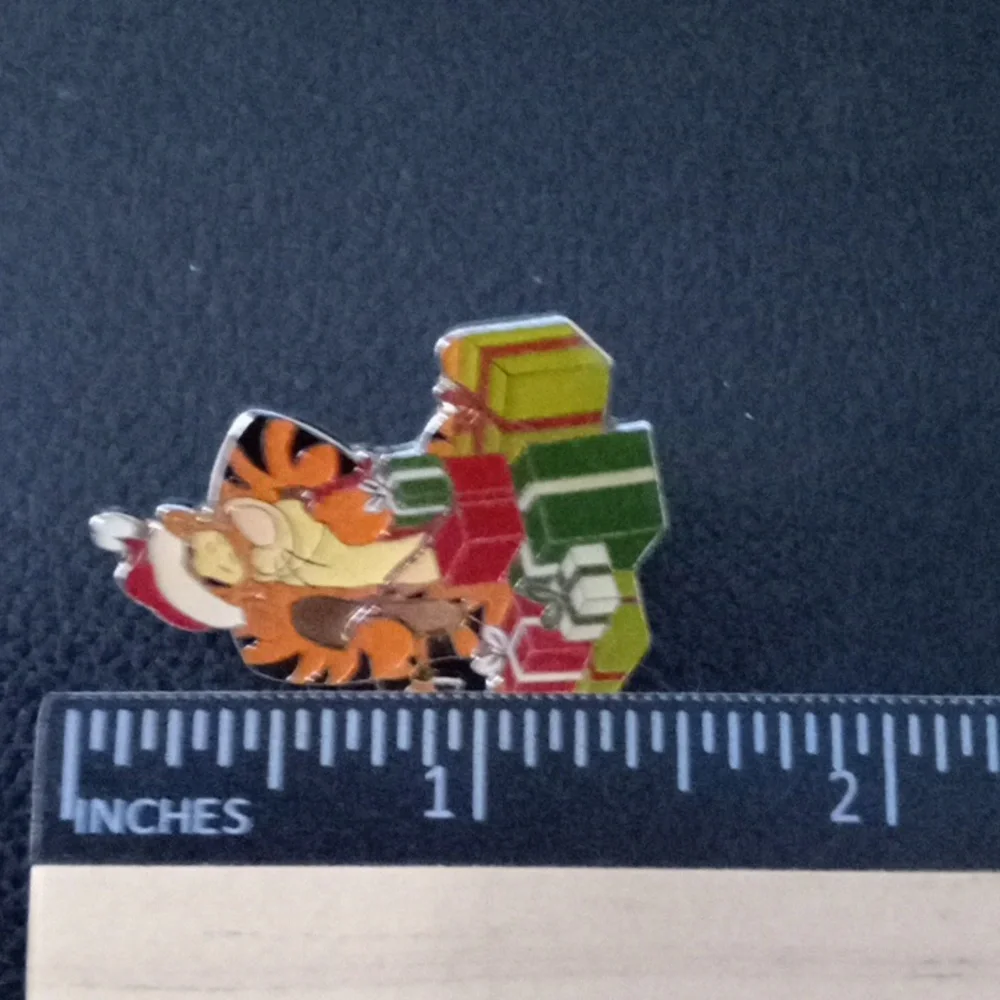 DISNEY CHRISTMAS TIGGER WITH PRESANTS - Picture 4 of 5